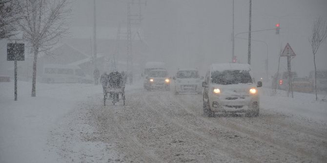 Yüksekova’da Kar Yağışı