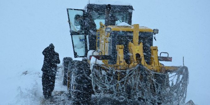 Hasta Kurtarmaya Giden Ekiplere Kar Engeli