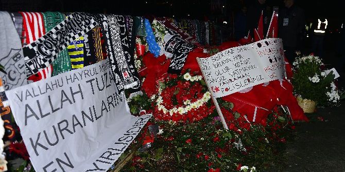 Tolga Zengin Ve Olcay Şahan, Şehitler Tepesi’ne Çelenk Bıraktı
