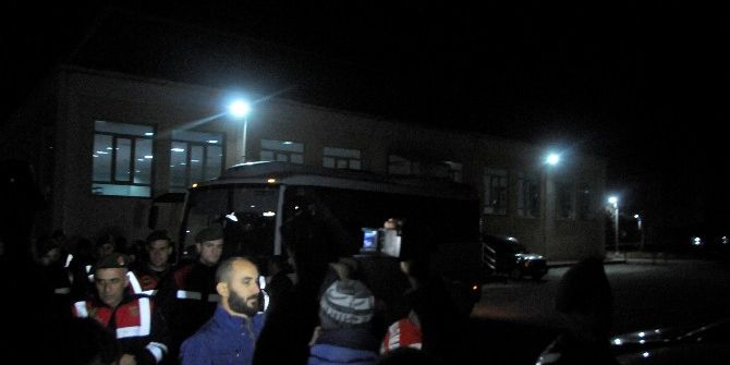 Jandarma Selahattin Demirtaş’a Etten Duvar Ördü