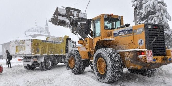 Erzurum’da Belediye Ekipleri Karla Mücadele İçin Seferber Oldu