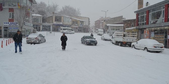 Adilcevaz’da Okullar Tatil Edildi