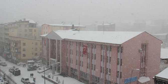 Hakkari’de 91 Köy Ve 242 Mezra Yolu Ulaşıma Kapandı