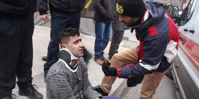 Polisten Kaçan Cezayir Uyruklu Şahsa Minibüs Çarptı