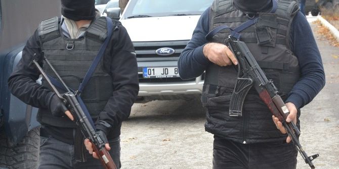 Polis, Ceyhan’da Terör Operasyonu Yaptı, Vatandaş Alkışlarla Destek Verdi