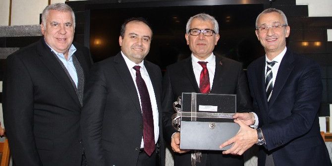 Egeli İhracatçılar, Eximbank Kredileri İle Likit Sorununu Çözecek