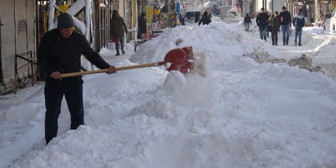 Yüksekova Kara Teslim Oldu