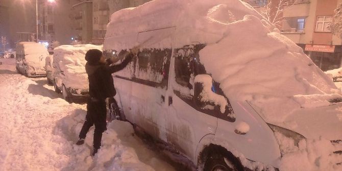 Hakkarili Çocukların Kar Sevinci