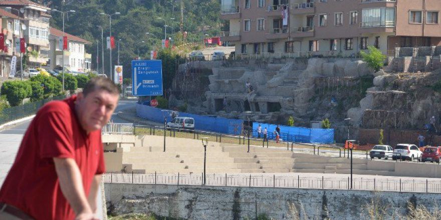 Başkan Tekin, Dekoratif Şelale İnşaatını İnceledi