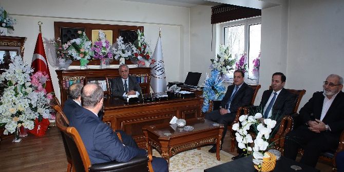 Rektör Çomaklı Fakülteleri Ziyaret Etti