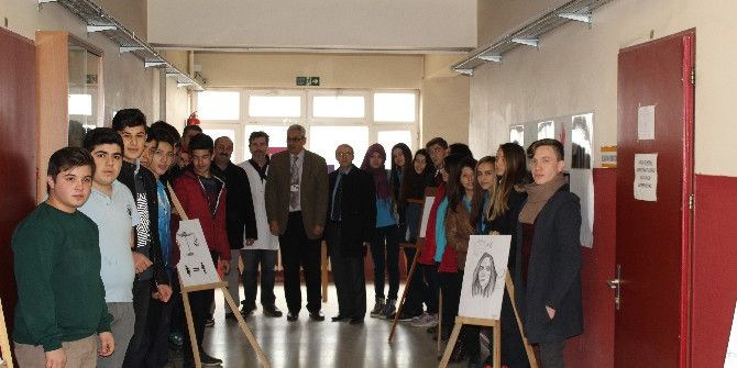 Öğrencilerden İnsan Hakları Sergisi