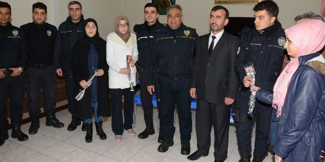 Aksaray’da İmam Hatipli Öğrencilerden Polislere Destek Ziyareti