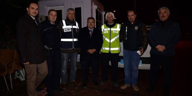 Başkan Yağcı Nöbetteki Polislerin Yanında