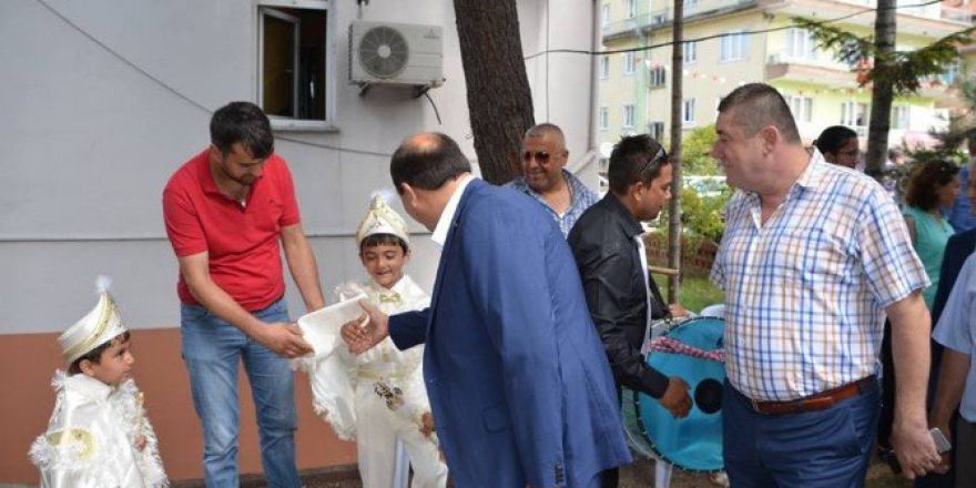 Alaplı Belediye Başkanı Nuri Tekin’den Yardımlaşma Örneği