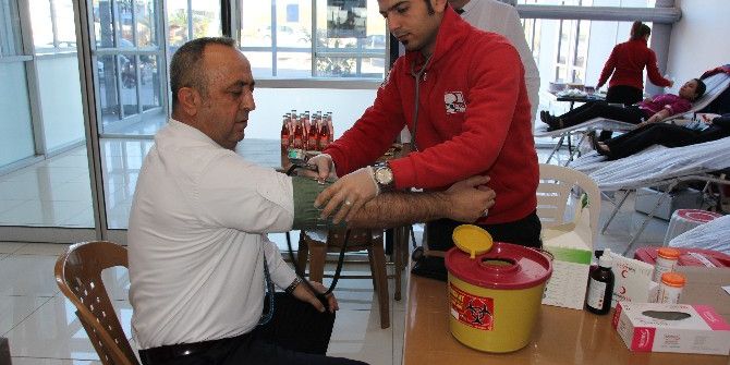 Adliye Personelinden Kan Bağışı