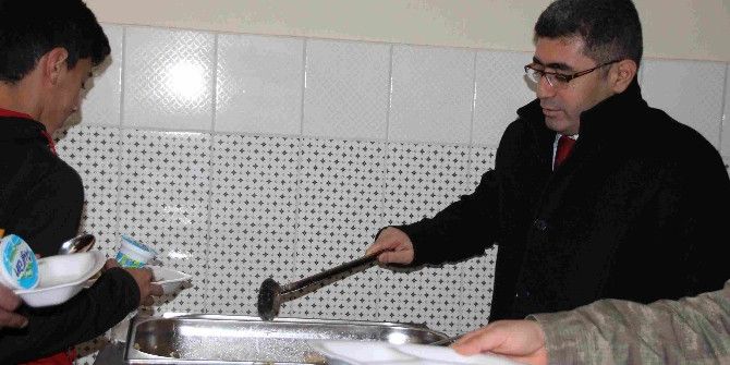 Kaymakam Çetin’den Yemek Denetimi