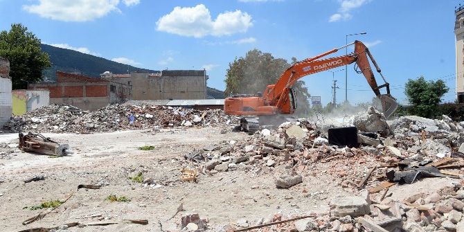 Osmangazi Yıkılarak Güzelleşiyor