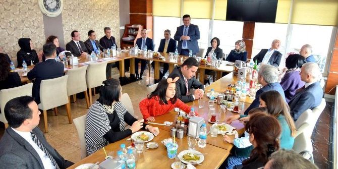 Tayinleri Çıkan Vali Yardımcısı Ve Kaymakamlara Veda Yemeği Tertip Edildi