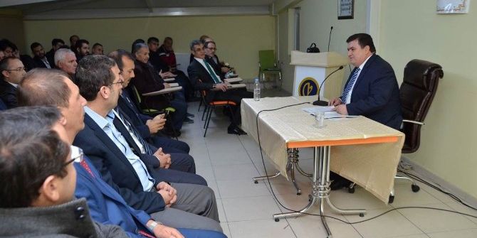 Vali Arslantaş, Birlik Vakfında Söyleşide Bulundu