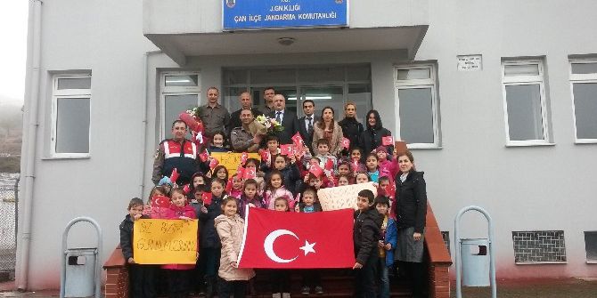 Öğrencilerden, Jandarma Ve Polise Ziyaret