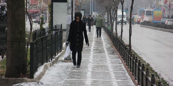 Edirne’de Kar Yağışı Başladı