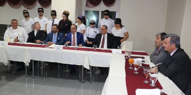 Gözleri Kapalı Yemek Pişirdiler
