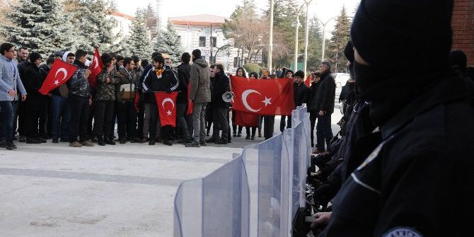 Eskişehir’de Üniversite Öğrencilerinden Polise Anlamlı Destek