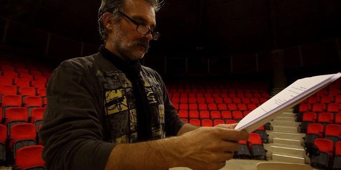 Aynı Sahneyi Paylaşan Tiyatro Oyuncularının Evlerine Aynı Anda Hırsız Girdi