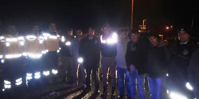 Polis Ve Askerlere Sıcak Çorba İkram Ettiler