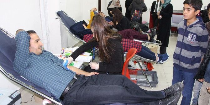 Öğrenciler Kızılay’a Kan Bağışında Bulundu