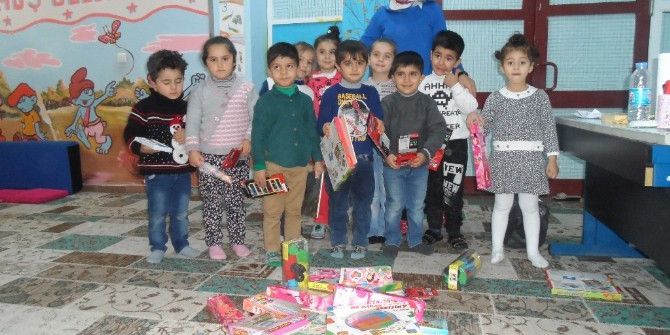 Üniversite Öğrencisinden Silopili Çocukları Sevindiren Hediye