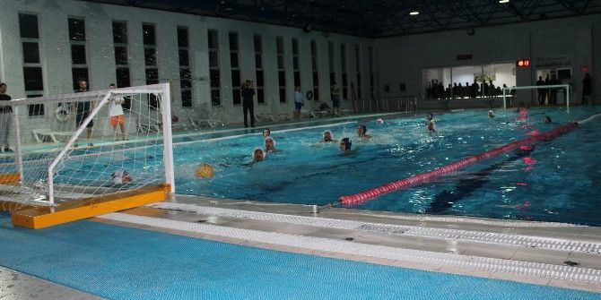 Niğde Belediyesinin Su Topu Turnuvası Başladı