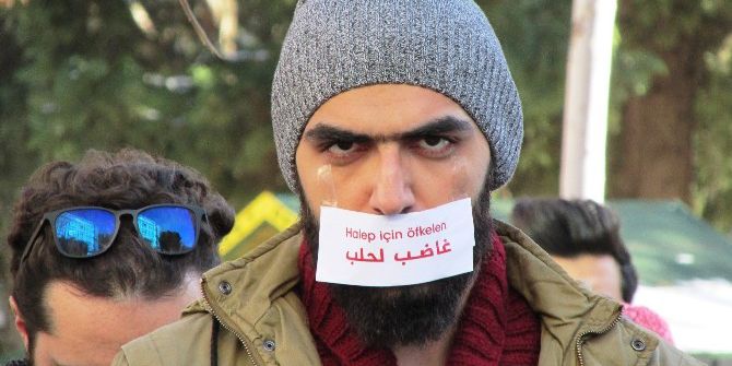 Suriyelilerin Bm Ofisi Önündeki Halep Protestosunda Gerginlik