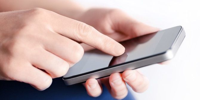 Uzun Süreli Cep Telefonu Kullanımı Göz Sağlığını Tehdit Ediyor