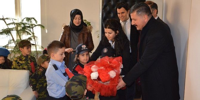 Öğrenciler’den Polise Taziye Ziyareti