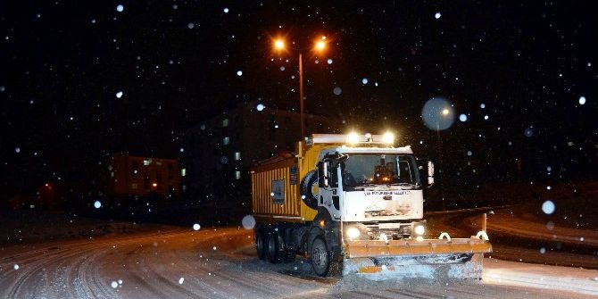 Erciş Belediyesinden Karla Mücadele Seferberliği