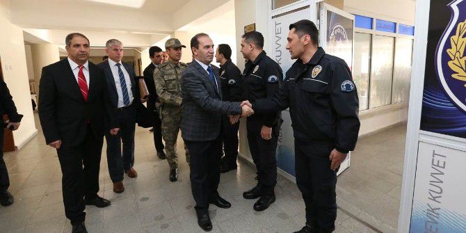 Vali Işık İle Komutanlardan Polislere Moral Desteği