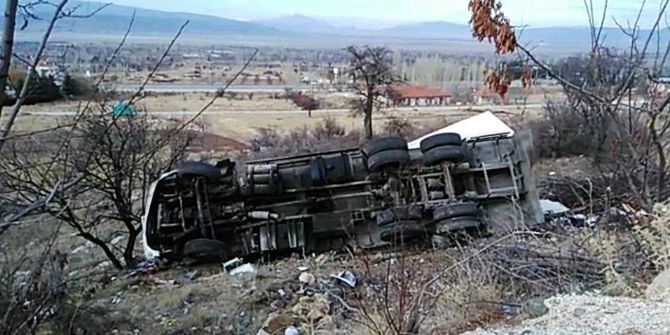 Şişe Toplayan Yaşlı Adam, Kamyonun Altında Kaldı