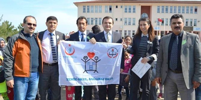 Subaşı’ndaki Okullara Beyaz Bayrak
