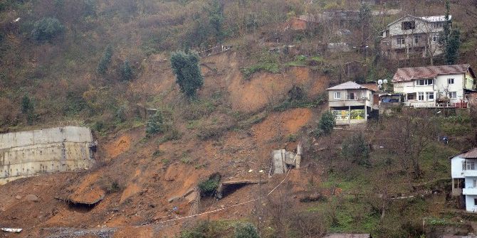 Yurt İnşaatının İstinat Duvarı Çöktü