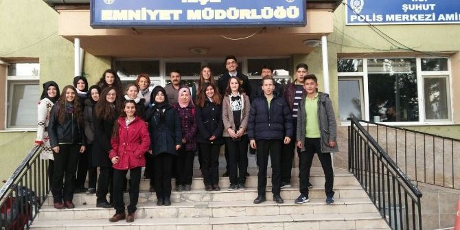 Öğrencilerden Polise Anlamlı Ziyaret
