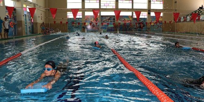 Yeşil-beyazlı Yüzücüler Manisa İçin Yarışacak