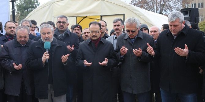 Uşak’tan “Halep’e Yol Açın” Konvoyu Dualarla Uğurlandı