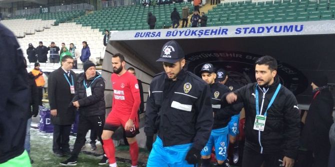 Bursaspor Maça Çevik Kuvvet Montlarıyla Çıktı