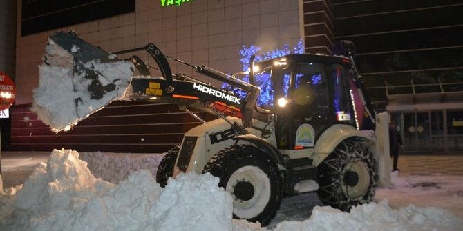 Tatvan’da Kar Temizleme Çalışması