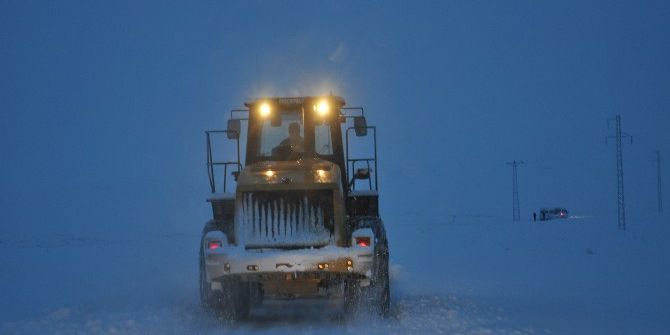 Patnos’ta 92 Köy Ve 50 Mezra Yolu Ulaşıma Kapandı