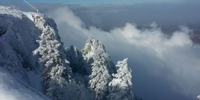 Kar Yağınca Dağcılar Soluğu Zirvede