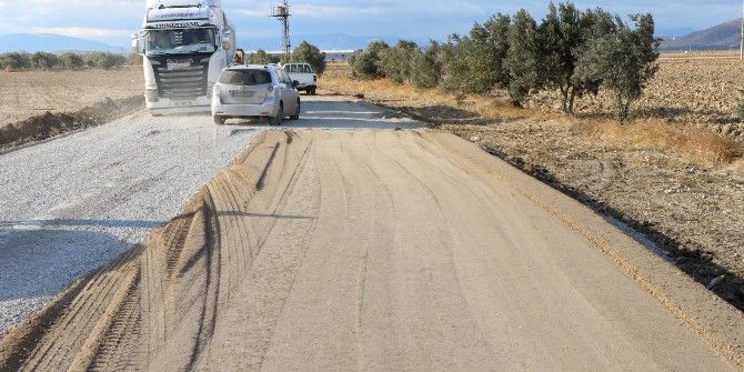 Yollarda Asfalt Çalışması Sürüyor