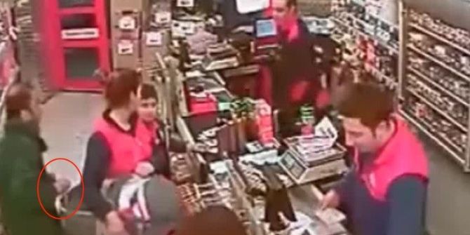 Pusetten Telefonu Böyle Çaldı