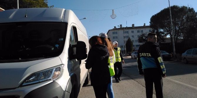 Üniversiteliler Emniyet Kemeri Kontrolü Yaptı